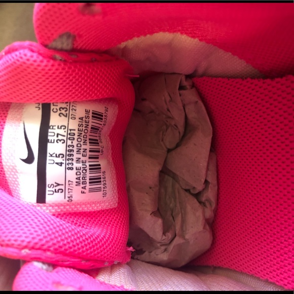 BRAND NEW NIKE FREE RN - Picture 5 of 5